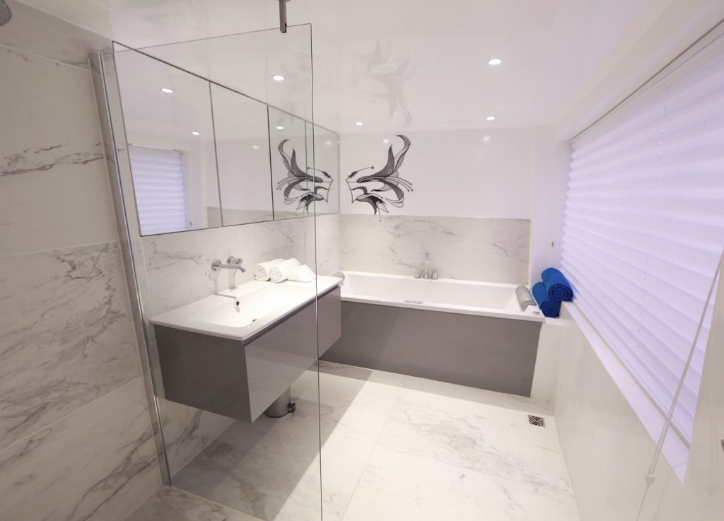 Azalea Cruise bath room (Large)