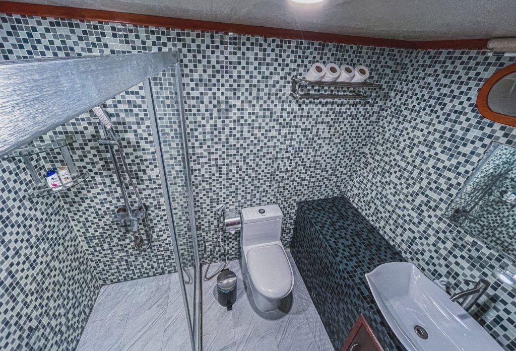 Bathroom - All the rooms (3)