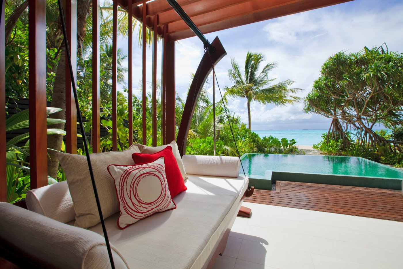 Niyama_Private_Islands_Maldives_Guest_room_Deluxe_Beach_Pool_Villa_Dhoni_Swing